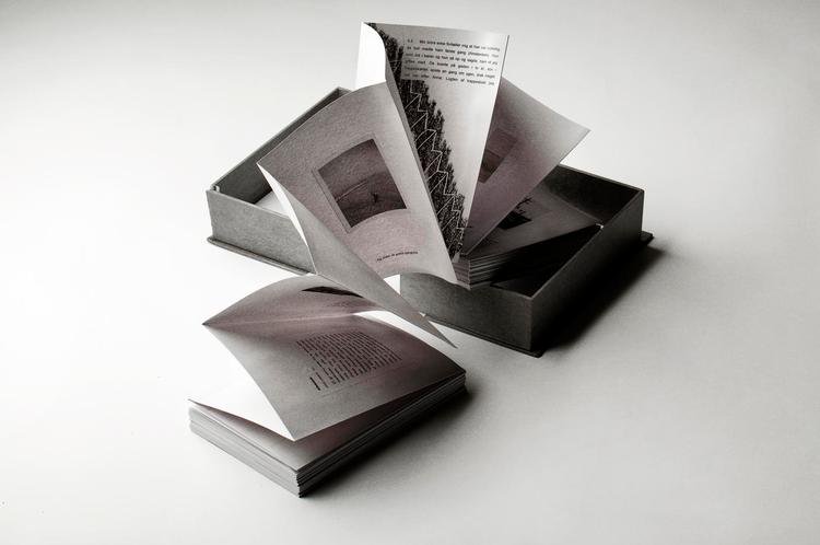 Stofligt. 'Nox' fungerer både som digt og som kunstværk. 