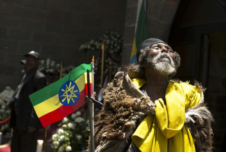 Sorg. En mand fra det nordlige Etiopien synger digte op mod himlen, som en hyldest til Meles Zenawi. 