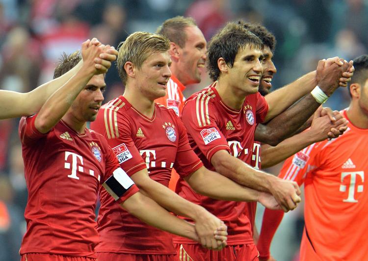 MÅLMASKINE. Tre gange i hver halvleg scorede Bayern München mod VfB Stuttgart. 