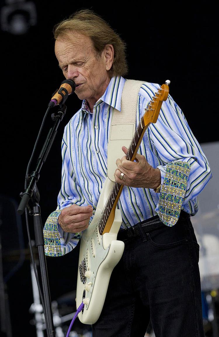 Surfer. Al Jardine fylder 70 år i dag. Han turnerer stadigvæk. 