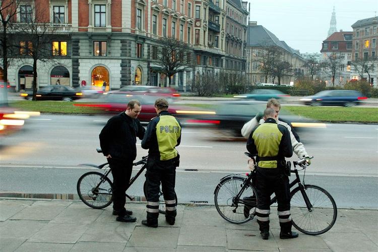 Kontrol. Det er blevet markant dyrere at overtræde loven på cykel. (arkvifoto) 