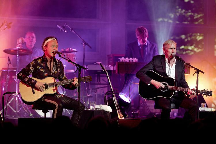 Repeat. Tøjet var det samme - og det var vitserne også. Men for en god ordens skyld stammer billedet her fra torsdagens koncert. Foto: Martin Dam Kristensen for Aarhus Festuge 