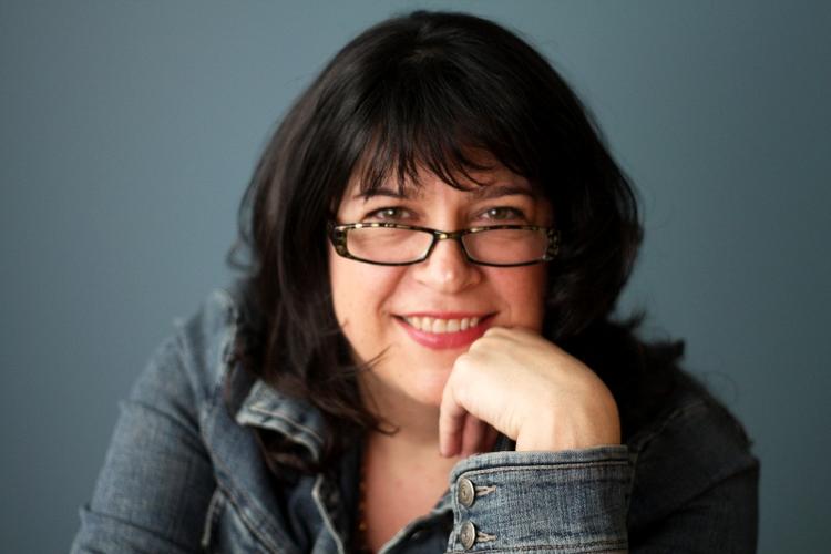 Succesforfatter. E. L. James slår alle rekorder med sin erotiske trilogi 'Fifty Shades'. 