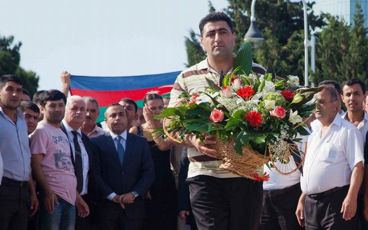 HELTEMODTAGELSE. Ramil Safarov hyldes i Azerbadjans hovedstad Baku efter at være blevet benådet fra sin ungarske drabsdom. 