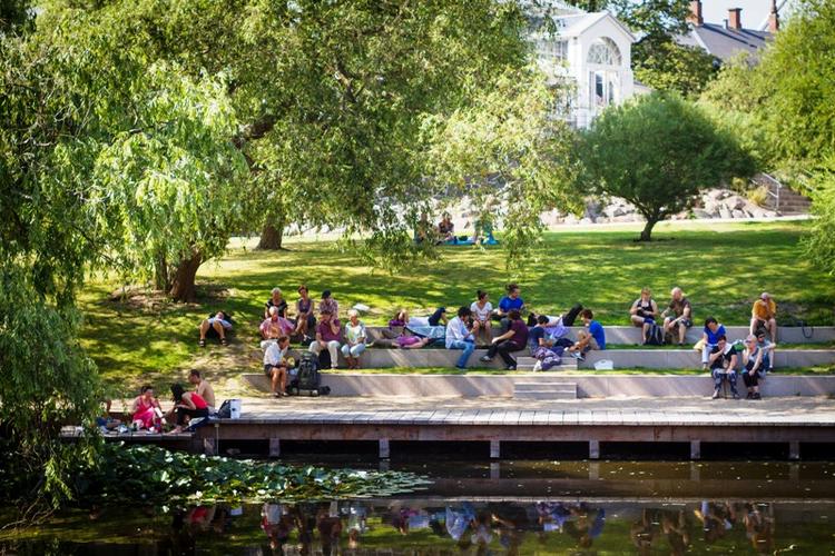 Forskønnet. Botanisk Have har fået en overhaling - og blandt andet en lille træbygge ved søen. 
