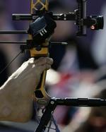 armløs. Matt Stutzmans fod holder buen under den individuelle konkurrence i bueskydning ved paralympics i London. 
