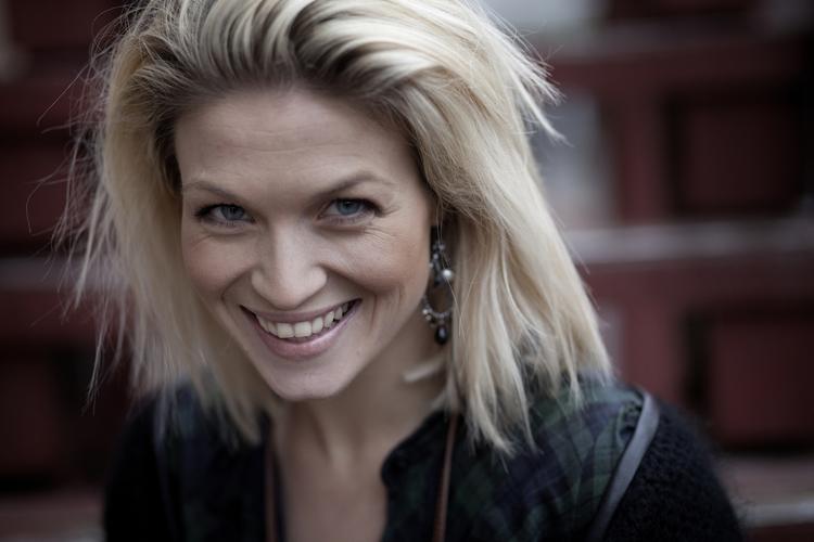 Danseklar. Christiane Schaumburg-Müller er klar til at byde alle medier, også Se &amp; Hør, til dansefest, når 'Vild med dans' vender tilbage på fredag. 