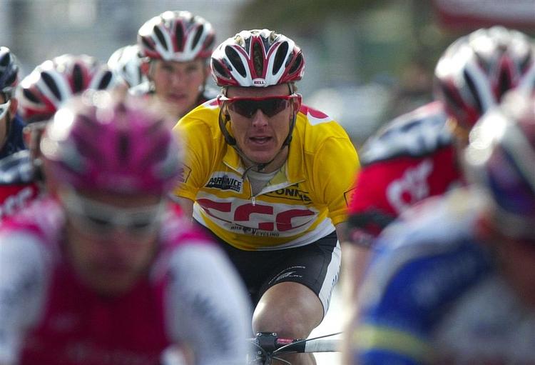 Den tidligere CSC-rytter Jörg Jaksche( i midten i gult) skal snakke med UCI-præsiden om sine dopingerfaringer hos tidligere arbejdsgivere. 