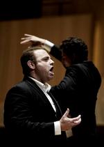 Kraft. Ingen kan gøre Joseph Calleja rangen stridig som Puccinitenor lige nu. Bag ham leverede dirigent Giordano Bellincampi fremragende opbakning med Aarhus Symfoniorkester. 