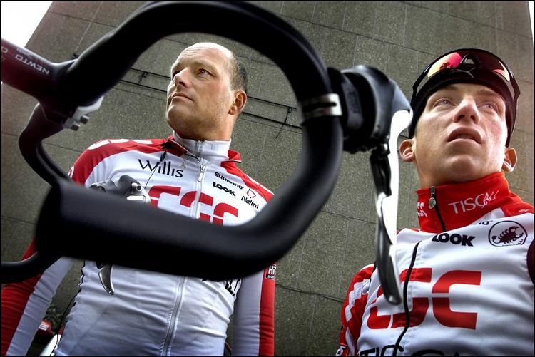 Duo. Tilbage i 2002 var Bjarne Riis (til venstre) og Tyler Hamilton noget af et makkerpar i international cykelsport. Sådan er det bestemt ikke mere. 