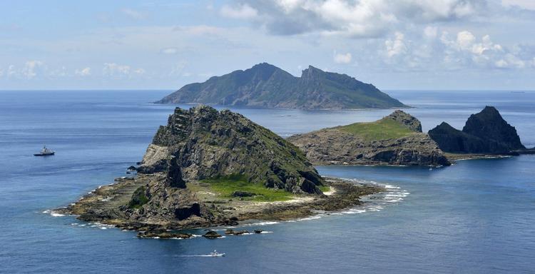 Småøer. De ser ikke så vigtige ud, men det er de. Og den diplomatiske krise melle Japan og Kina bliver ved. 