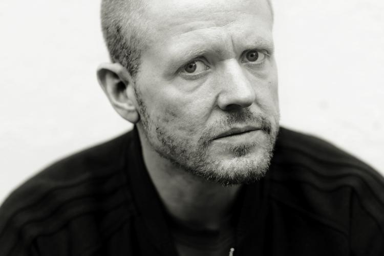 Smalkost. Komikeren Anders Matthesen lever efter en streng diæt, mens han er på turné. Men på fridage står den på burger og brunch. 