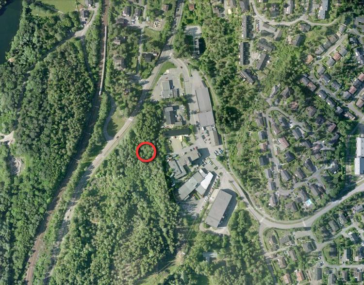 DRABSSAG. Omkring dette sted ved Kolbotn syd for Oslo blev et lig mandag aften fundet. 