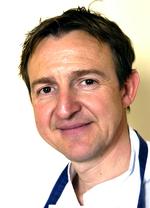 Kvitter. Philippe Houdet, der har arbejdet på både michelinbestjernede klassikere i Frankrig og herhjemme - som Copenhague og Tour-d'Argent i Paris, Le Cocodrile i Strasbourg, Kong Hans, Saison og Kommandanten - opsiger sit job på Cafe Victor efter negative anmeldelser. (Arkivfoto) 