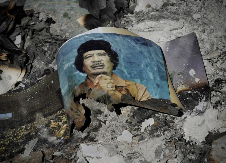 SAMARBEJDE. I dag er Gaddafi og hans diktatur væltet. Men en menneskerettighedsorganisation afslører, at hans torturbødler fik leveret regimemodstandere fra blandt andet hemmelige CIA-fængsler. 
