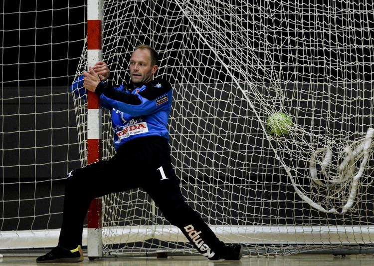 Sejr. KIF Kolding med resterne af det lukkede AGK-hold som medspillere åbnede med pligtsejr i ligaen. 