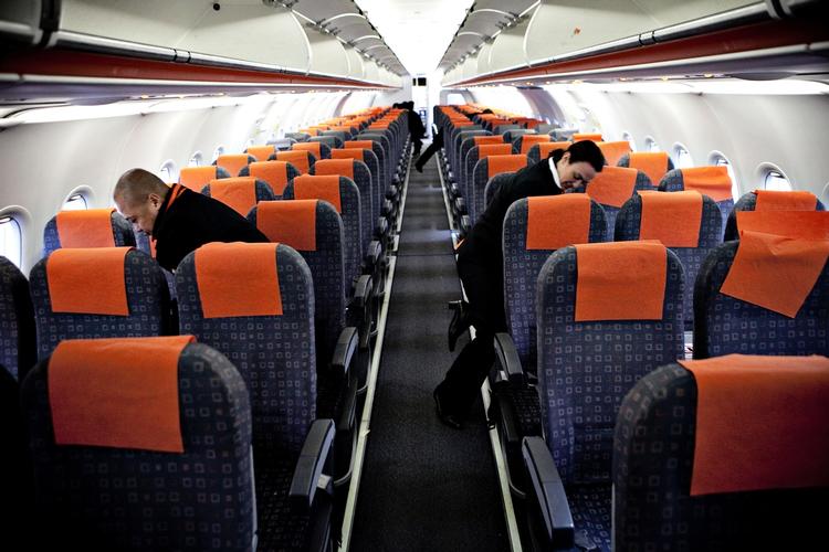 STOLELEG. Nu er der ikke længere 'free seating' i Easyjet-fly. 