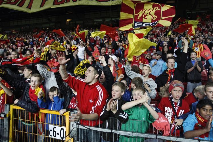 Populære. FCN-fans har tidligere haft Parken som hjemmebane. Bl.a. i de to pokalfinaler i 2010 og 2011. 