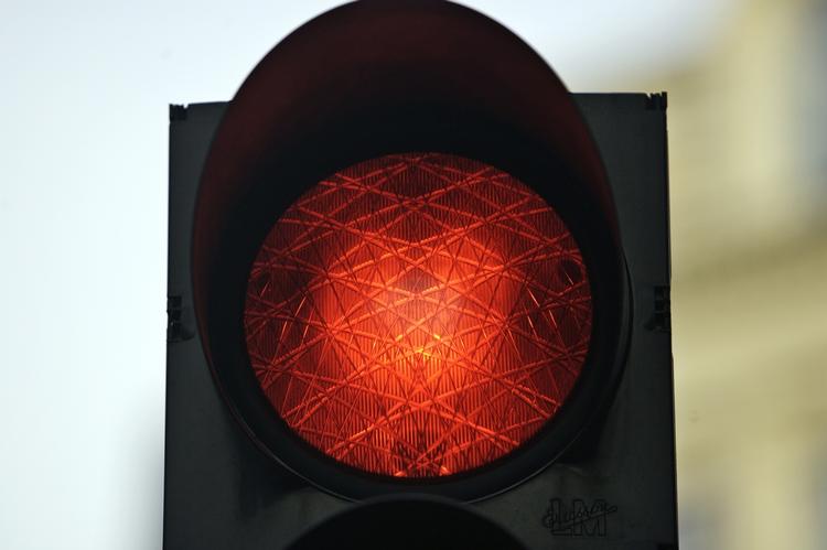 Lysregulering. Over 200 af de 350 lyskryds i København skal have nye computere i styreskabene. Det vil tage tid og koste millioner. Trafikborgmester vil sætte 33 mio. af i budgettet som »en start«. 