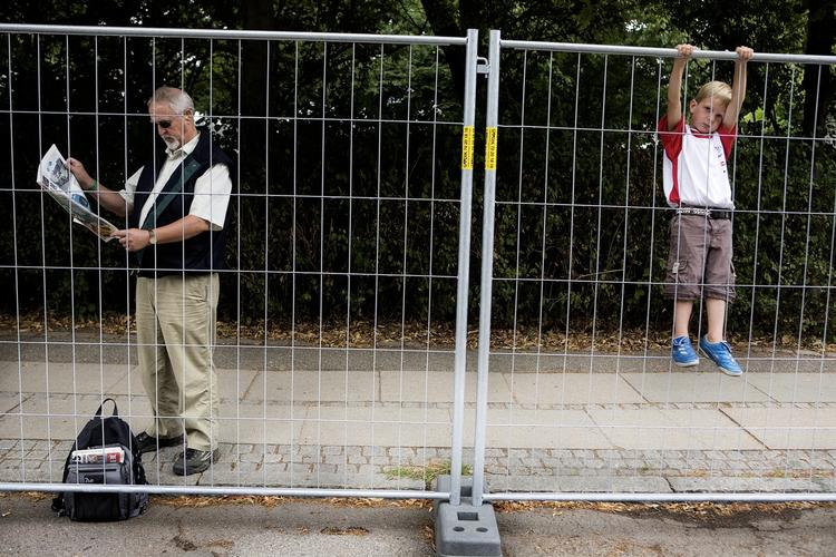 Entré. Nu og da må man betale penge for at komme ind i de offentlige parker. For eksempel under karnevalet, Strøm Festival - som som på billedet - Copenhagen Historic Grand Prix. 