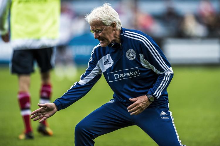 Forberedelse. Sejr over Tjekkiet er nærmest et must, hvis Danmark og Morten Olsen skal til endnu en VM-turnering. 