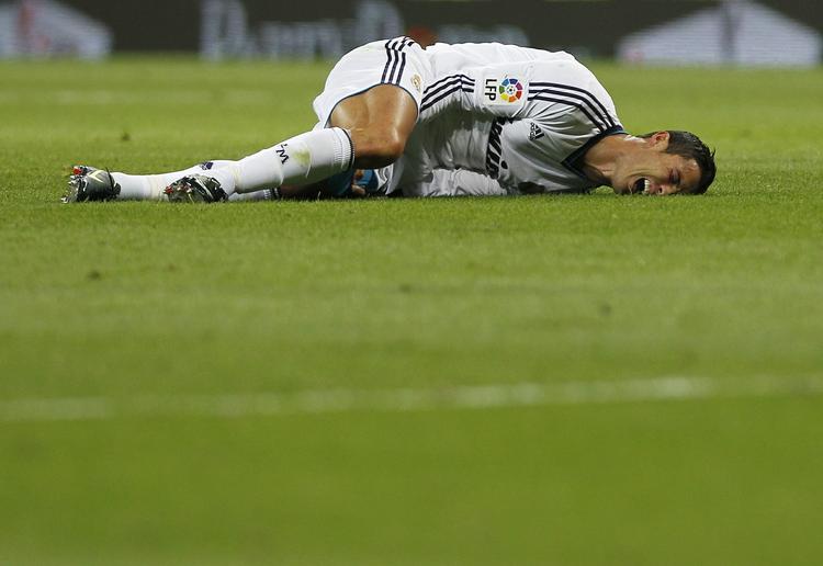 nedslået. Real Madrids præsident Florentino Perez antyder, at der er andre grunde til Cristiano Ronaldos dårlige humør end utilfredshed med livet i klubben. 