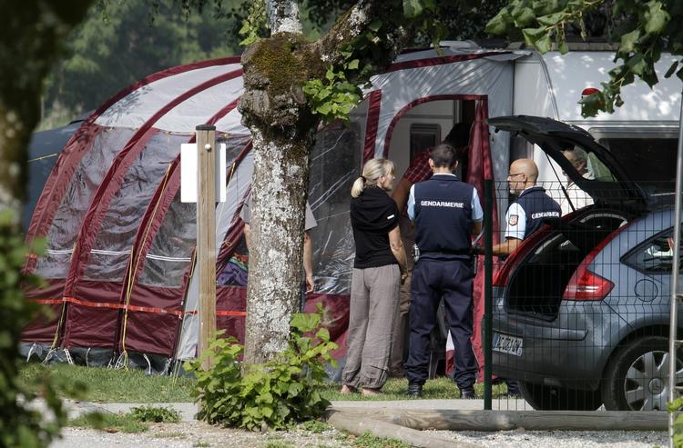 Den ældste af de to dræbte kvinder havde et svensk pas, oplyser politiet. Politiet har talt med adskillige vidner på den campingplads de dræbte boede på. 