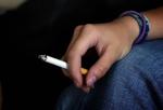 Rygning. Bør vi ikke forøge straffen for at sælge tobak til unge? Og hvorfor er det overhovedet lovligt at ryge?, spørger ung debattør. 