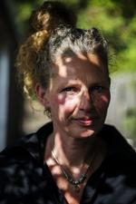 PRESSET. Kirsten Sandvad Hansen følte presset fra journalister ubehageligt i kølvandet på hendes mands død. 