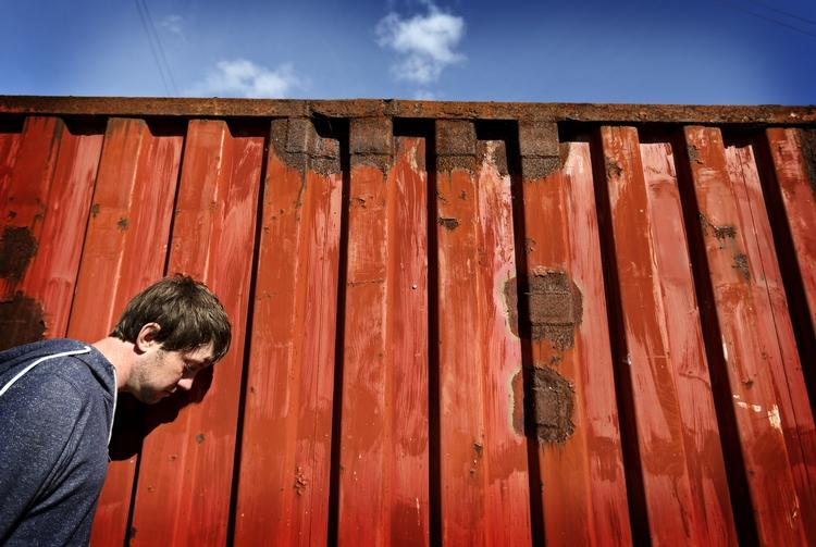 Lyden af containerens version af et finsk heavynummer gør det pludselig til en poetisk oplevelse, mener Jonas Olesen, der er en ud af to kuratorer på LAKfestivalen. Container-installationen er skabt af de to finske lydkunstnere Joonas Siren og Eero Pulkkinen. 