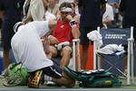 BEHANDLING. Både David Ferrer (billedet) og Janko Tipsarevic måtte modtage behandling under deres US Open-kvartfinale. 