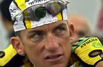 anklage. Tyler Hamilton er ude med riven efter danske cykelkoryfæer. Både Bjarne Riis og Johnny Weltz bliver beskyldt for at have deltaget aktivt i dopingsnyd med deres ryttere. 