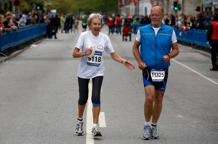 Ingen hindring. Hvis helbredet ellers er iorden, så er alder ingen undskyldning for ikke at komme ud på vejene. Arkivfoto: Morten Langkilde 