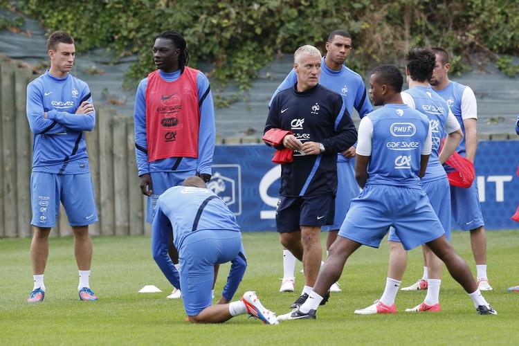 REKORDHOLDER. Med 103 landskampe som aktiv er Didier Deschamps en kamp foran Morten Olsen, der dog har verdensrekord med flest landskampe som både aktiv og landstræner. 