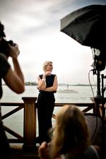 Pludselig vil medier fra hele verden  have fat i Trine Dyrholm. Kun de største fra omkring 100 lande kommer til. 