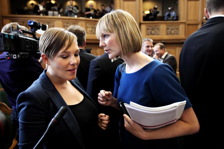 Konkurrenter? Sundhedsminister Astrid Krag og miljøminister Ida Auken har endnu ikke meldt ud, om de vil være SF's nye formand. 