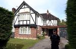 Hjem. Her i Claygate i Surrey boede Saad al-Hilli og hans familie. Al-Hilli, hans hustru og en kvinde, man formoder er hustruens mor, blev dræbt i de franske Alper. 