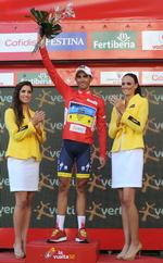 kongeetape. Alberto Contador har de sidste par dage kunnet lade sig hylde i Vueltaens røde førertrøje. I dag komme spanieren ud i sit hidtil hårdeste forsvar af trøjen. 