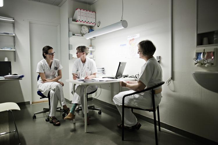 BRANCHE-ÆNDRING. Der vil ske ændringer i hele arbejdsplads-strukturen, fordi flere og flere kvinder vil bestride tunge stillinger. Især læge-branchen vil blive ramt. 