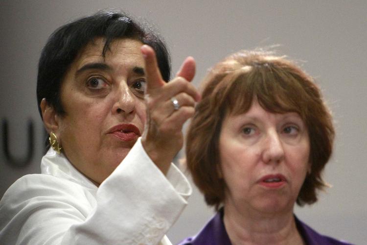 Topmøde. Cyperns udenrigsminister Erato Kozakou-Marcoullis (t.v.) ses her med Catherine Ashton, EU's høje repræsentant for den fælles udenrigs- og sikkerhedspolitik 