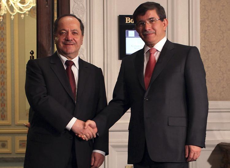 Samråd. Lederen af Kurdistan, Massoud Barzani(Venstre) mødes med Tyrkiets udenrigsminister Ahmet Davutoglu tilbage i 2011. 