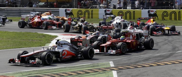 Trængsel. Hamilton (forrest) startede i pole position og kørte sin 20. GP-sejr i hus. 