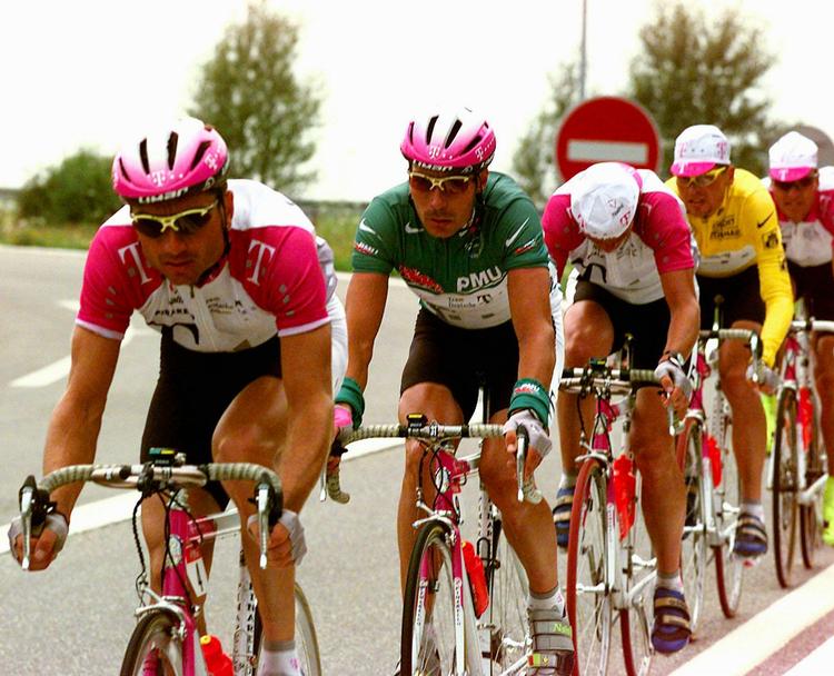 1996. Christian Henn og Erik Zabel (forrest) har ligesom Bjarne Riis (bagerst) indrømmet brugen af præstationsfremmende stoffer. 