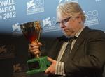 Mesteren. Philip Seymor Hoffman modtager prisen for bedste skuespiller ved filmfestivalen i Venedig. 