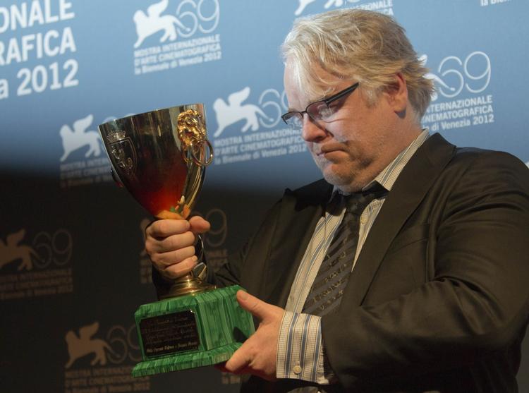 Mesteren. Philip Seymor Hoffman modtager prisen for bedste skuespiller ved filmfestivalen i Venedig. 