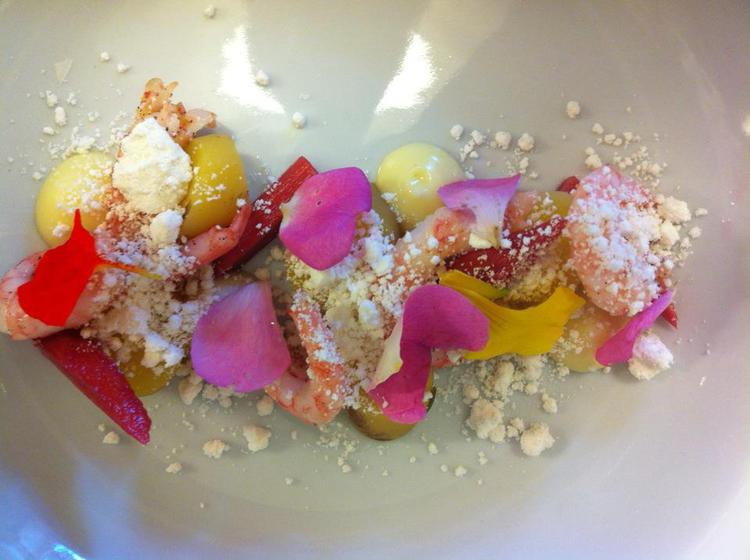 Klassisk. Der er franskinspireret inventar og tilfredsstillelse af kendte behov på Cafe SlapAf. 