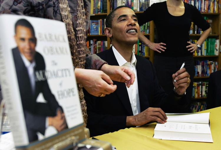 Konkurrence. Selvom Republikanernes bøger fører salgskapløbet med 8 procent over Demokraternes, ligger salgstallet på Obamas bog 'Audacity of Hope' meget højere end Romneys 'No Apology'. 