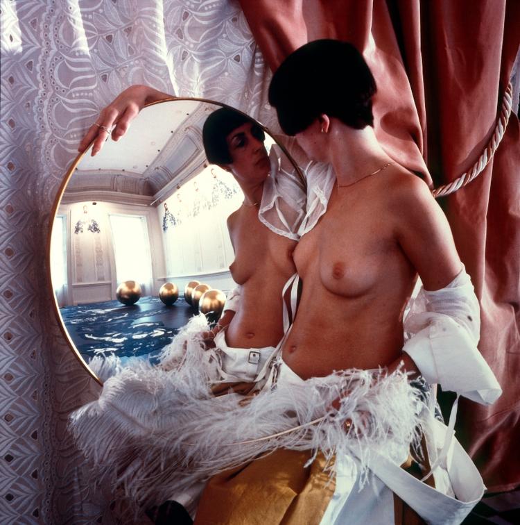 Vanitas II af Helen Chadwick fra 1986 er et af de værker, der kan opleves på Louisanas efterårsudstilling 'Selvportræt'. 