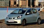 Snyd. Da Toyota i en annonce skrev at man kunne få 18.000 kroner for sin brugte bil ved at købe en ny, blev det ikke fortalt, at tilbuddet kun gjaldt en dyr udgave af den Aygo, der optrådte i annoncen. 