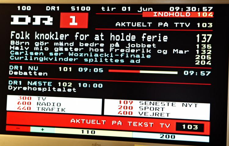 ren besked. Tekst-tv fylder 30 år i Danmark til foråret. Men danskerne tæller sig stadig frem til millioner af sider hver dag, og mediet beholder positionen som det største, når det gælder orientering om, hvad der kommer i fjernsynet. 